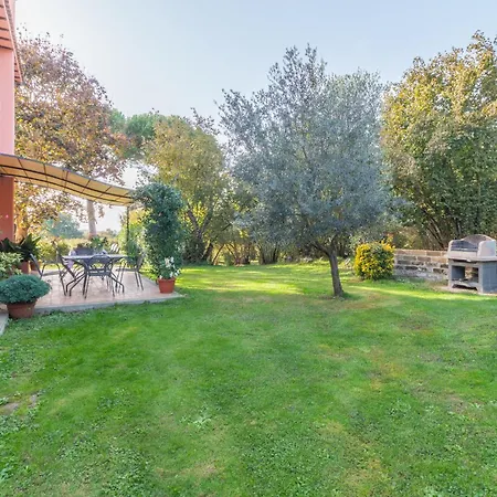 Casa di campagna Alloggi Turistici Ai Due Cedri *